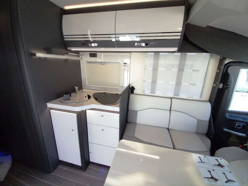 ci-magis-67-integral-lettonautico-motorhome-nuovo-barberacaravan-castelboglione-at-6