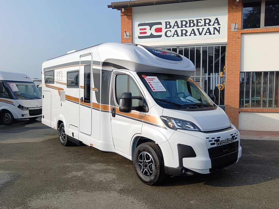 malibu-reisemobil-t430-semintegrale-corto-gemelli-barberacaravan-castelboglione-at-1