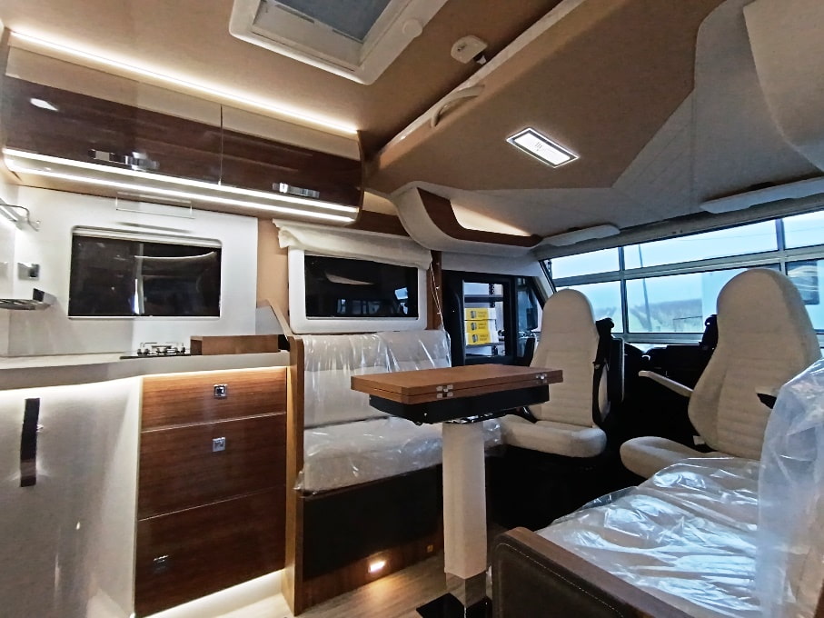 mobilvetta-k-yacht-86-motorhome-gemelli-alko-automatico-barberacaravan-castelboglione-at-2