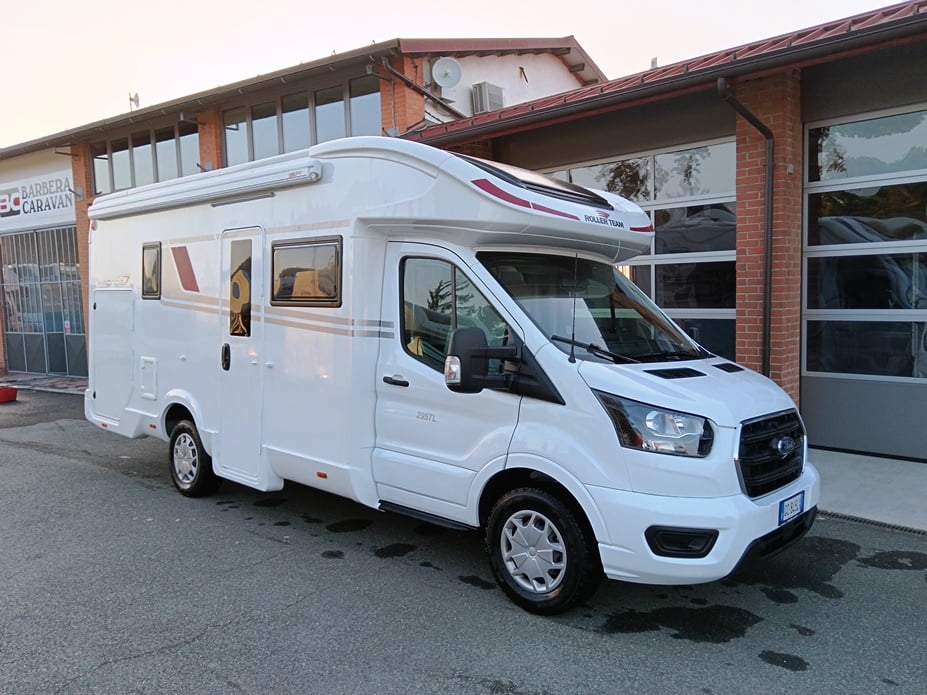 rollerteam-kronos-295tl-transit-699-semintegrale-garage-barberacaravan-castelboglione-at-1