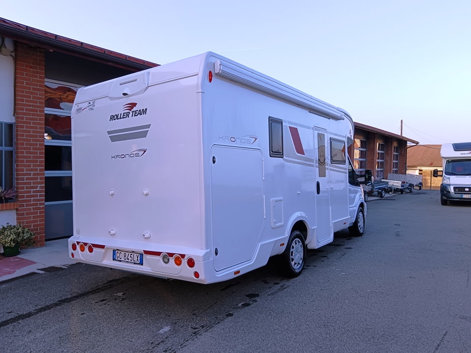 rollerteam-kronos-295tl-transit-699-semintegrale-garage-barberacaravan-castelboglione-at-13