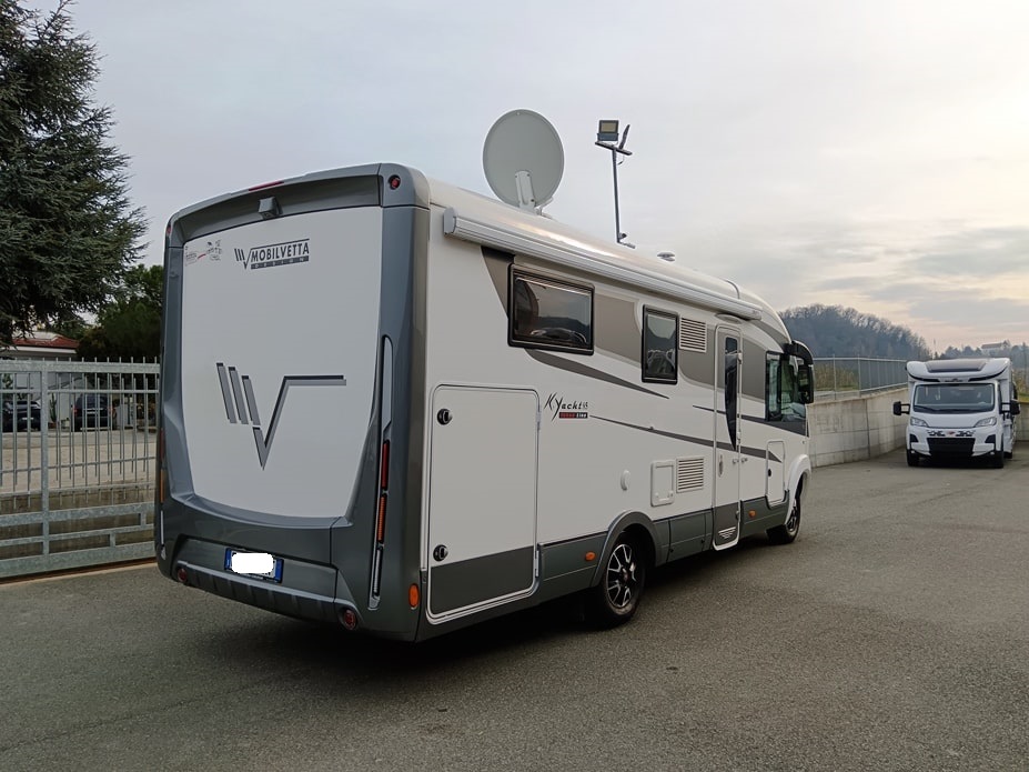 mobilvetta-motorhome-k-yacht 85-teknoline-gemelli-doppiopavimento-barberacaravan-castelboglione-at-19