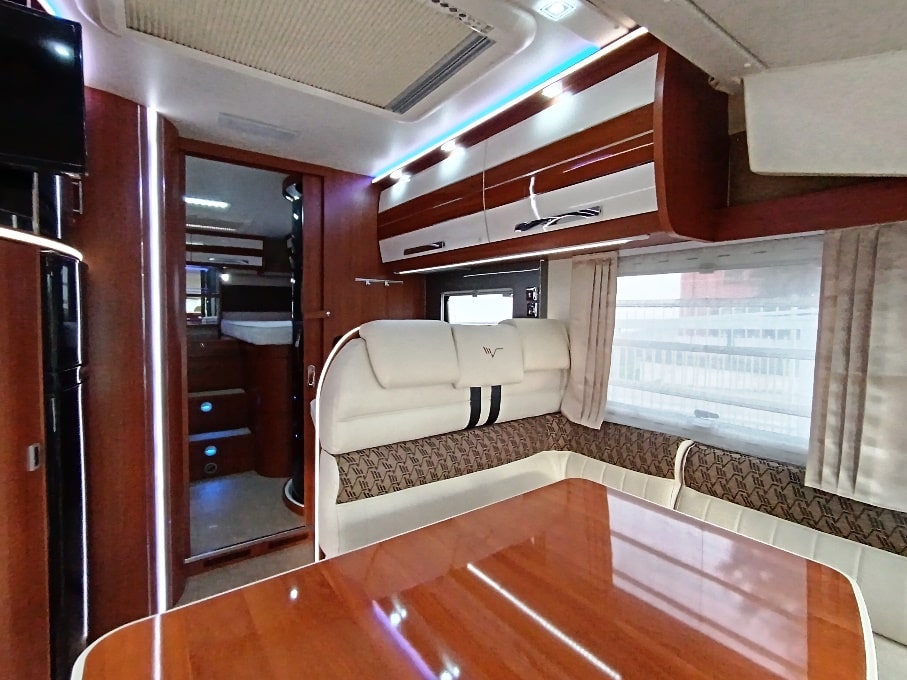 mobilvetta-motorhome-k-yacht 85-teknoline-gemelli-doppiopavimento-barberacaravan-castelboglione-at-5