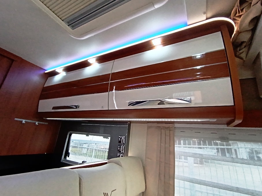 mobilvetta-motorhome-k-yacht 85-teknoline-gemelli-doppiopavimento-barberacaravan-castelboglione-at-6