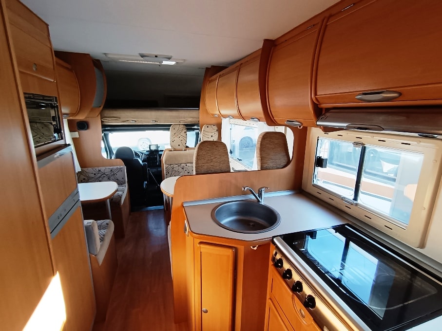 caravansinternational-riviera-gte-mansardato-7posti-castelli-barberacaravan-castelboglione-at-5