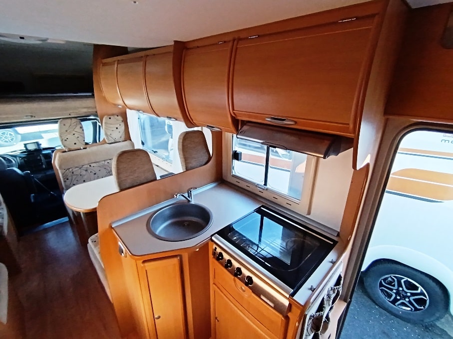 caravansinternational-riviera-gte-mansardato-7posti-castelli-barberacaravan-castelboglione-at-9